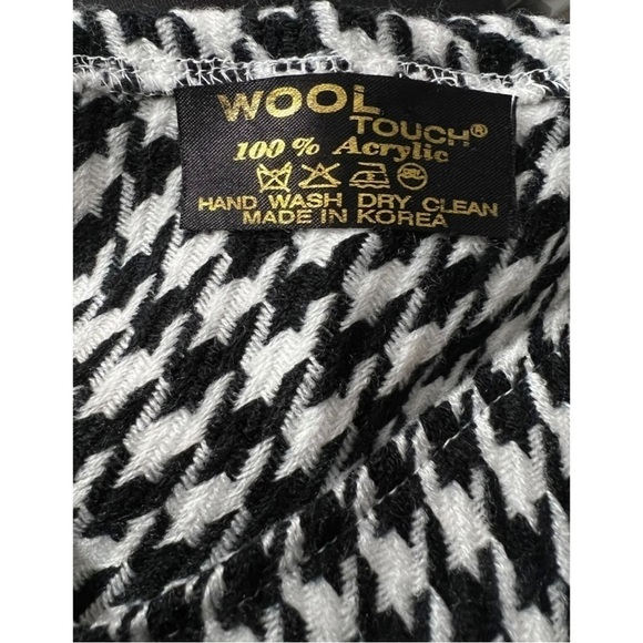 Wool Touch Acrylic Houndstooth Wolfstooth Black White Fringed Poncho Topper - Picture 5 of 5